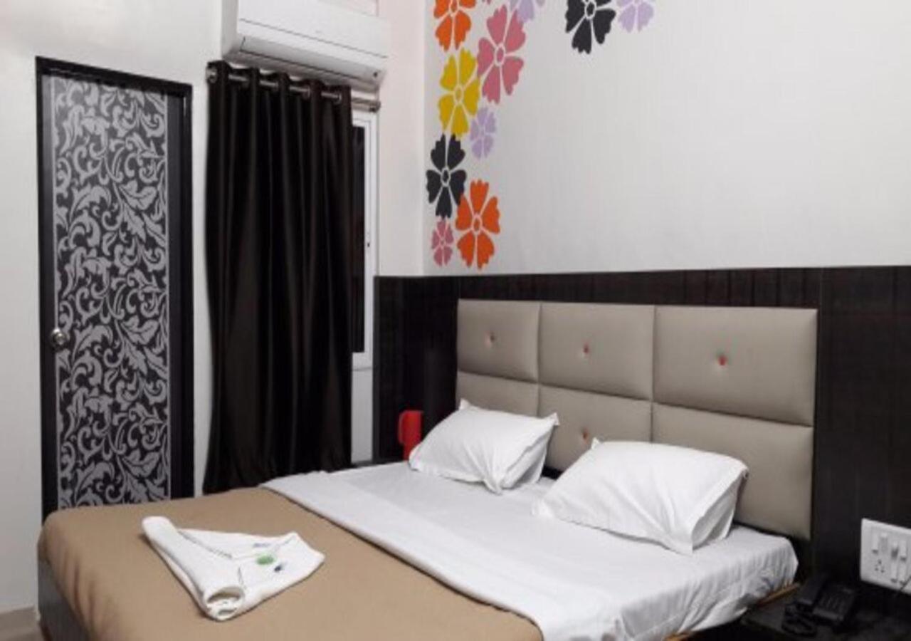 Hotel Royal Regency Aurangabad  Exteriör bild