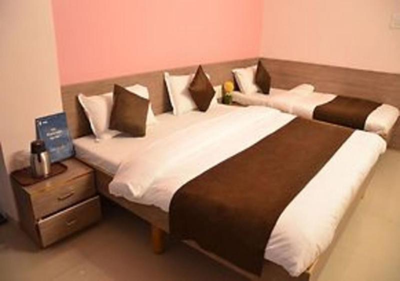 Hotel Royal Regency Aurangabad  Exteriör bild