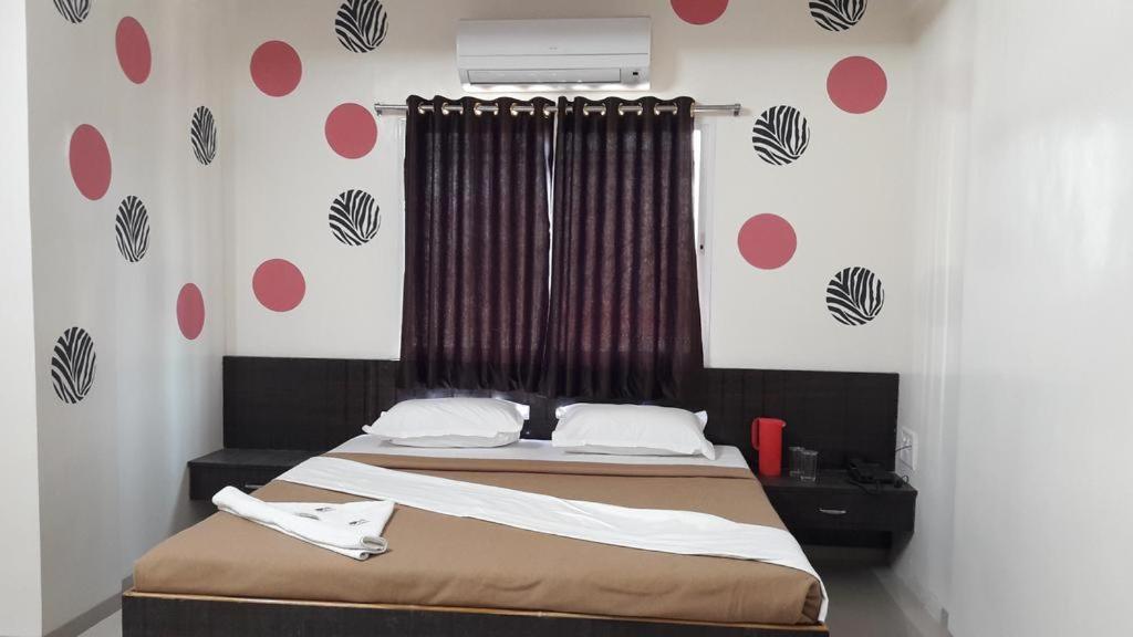 Hotel Royal Regency Aurangabad  Exteriör bild