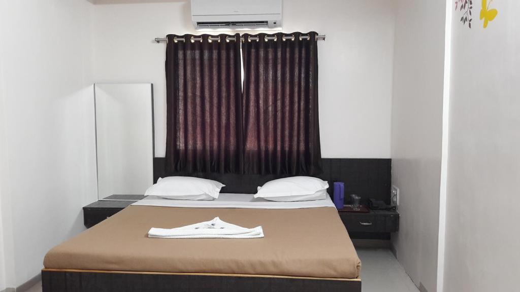 Hotel Royal Regency Aurangabad  Exteriör bild