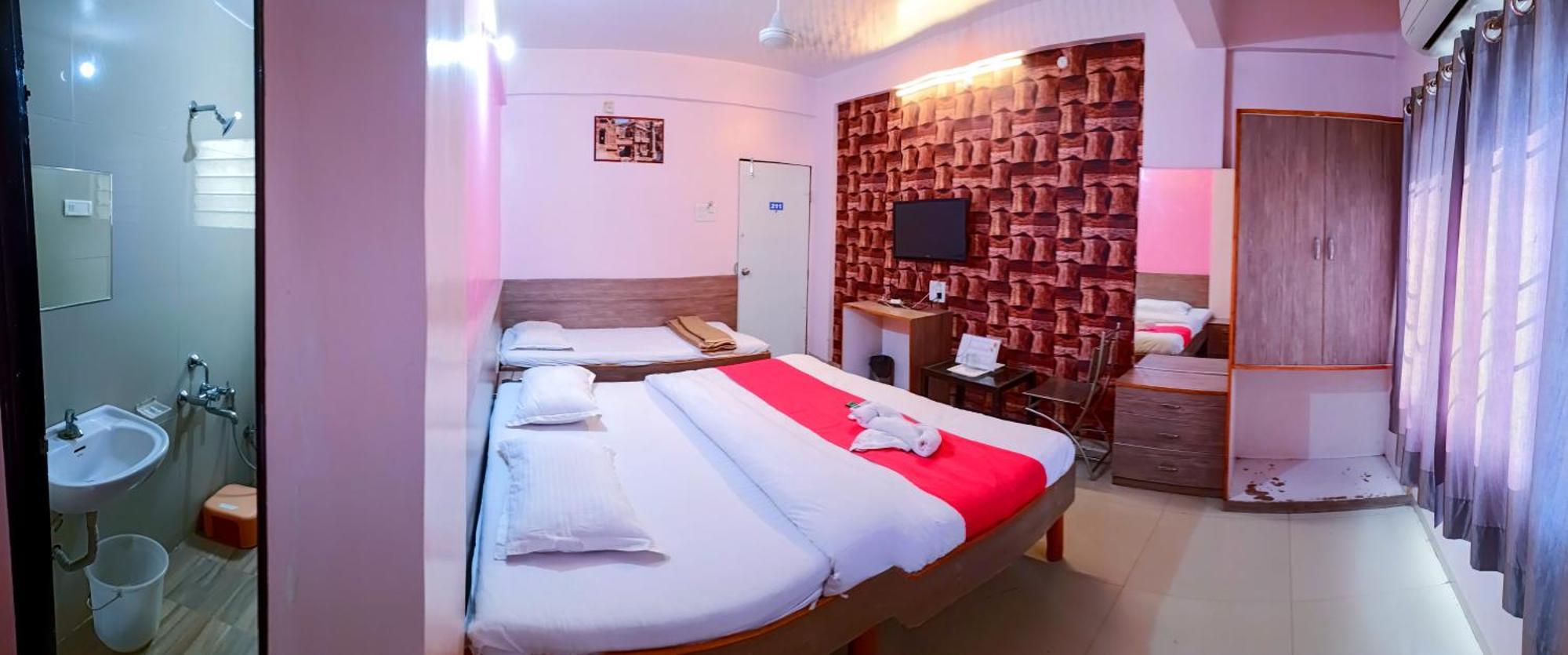 Hotel Royal Regency Aurangabad  Exteriör bild