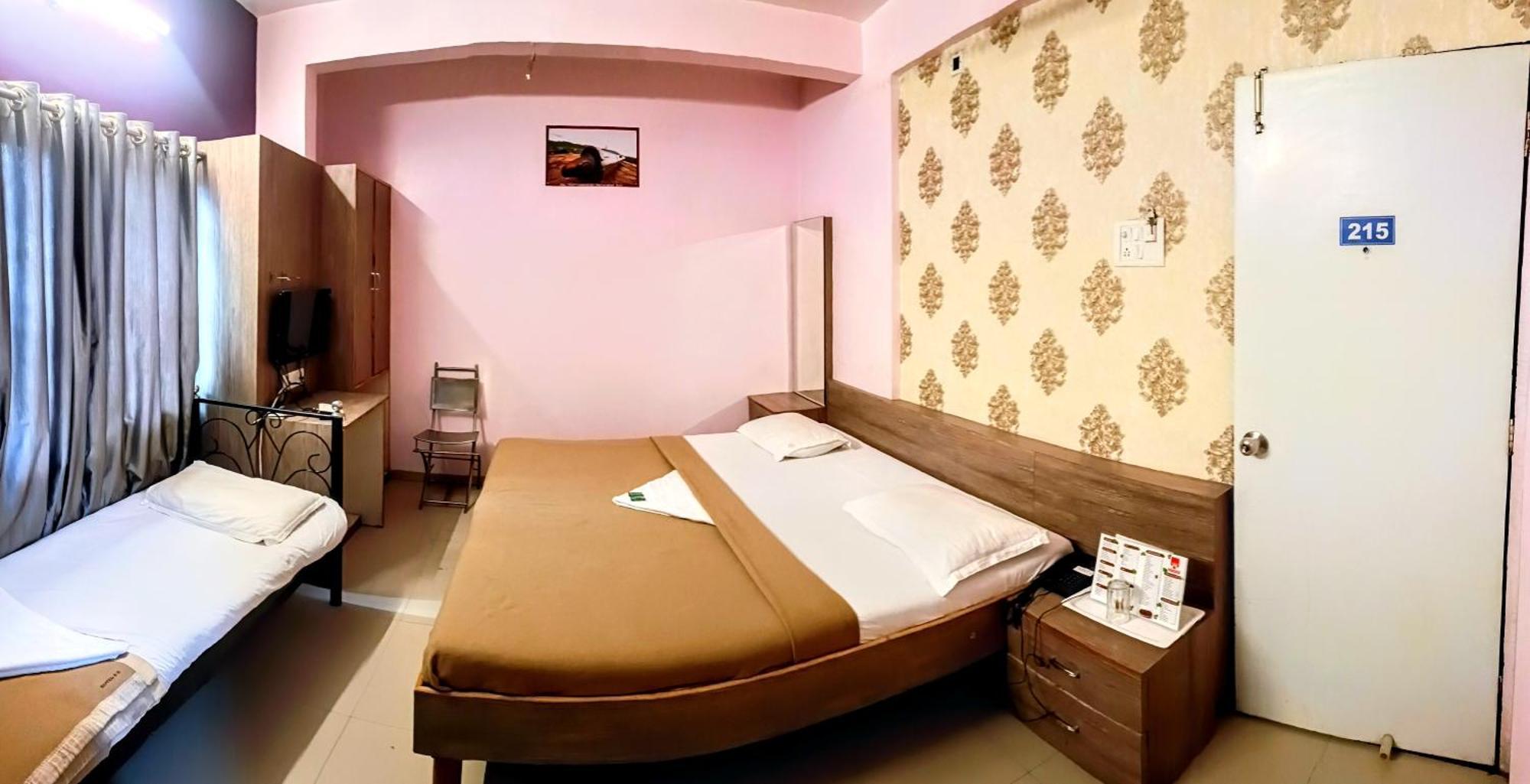 Hotel Royal Regency Aurangabad  Exteriör bild